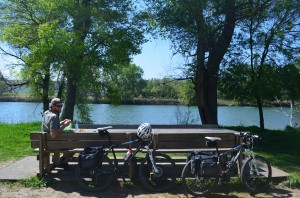 Lunch stop by the river halfway between Logrono and Laguardia